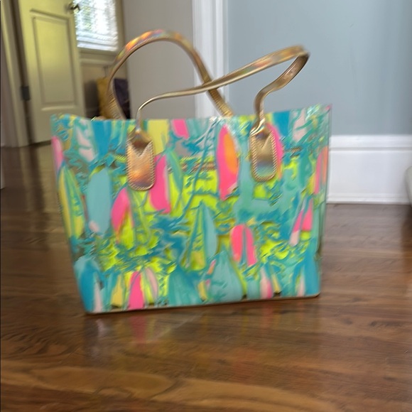 Lilly Pulitzer Blue and Pink Tote Bag with Artistic Flair - Picture 4 of 6